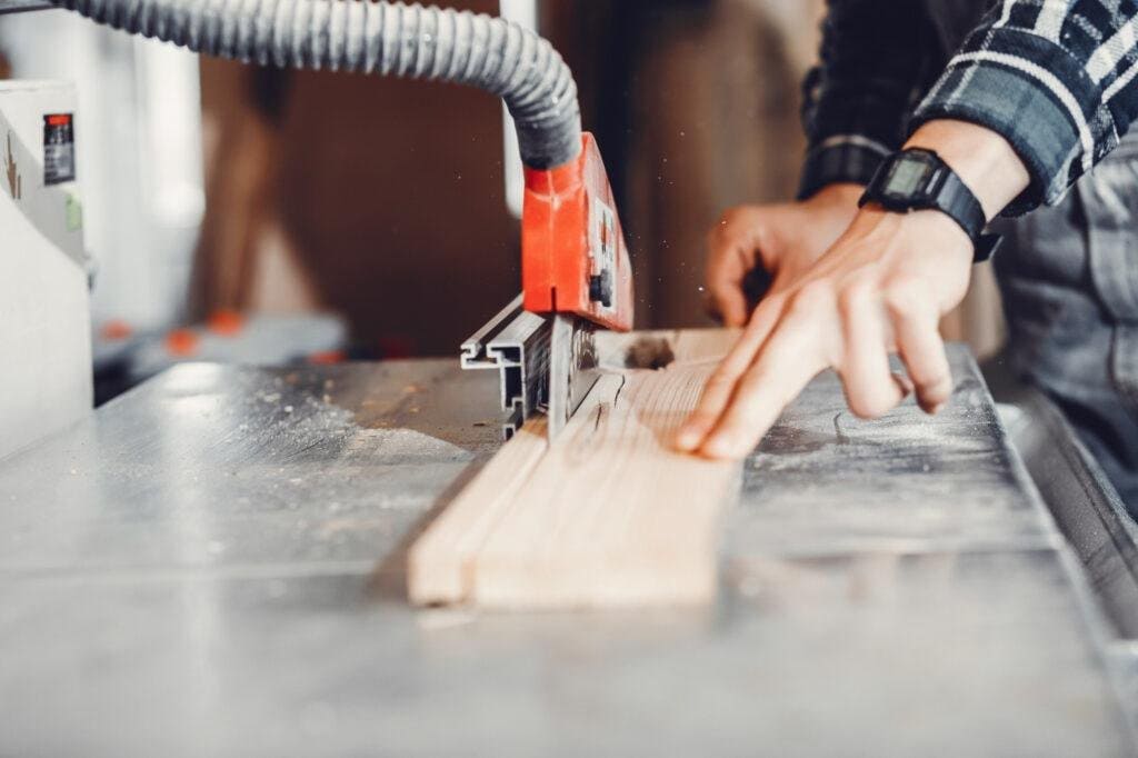 KITCHEN MAKEOVER CARPENTRY